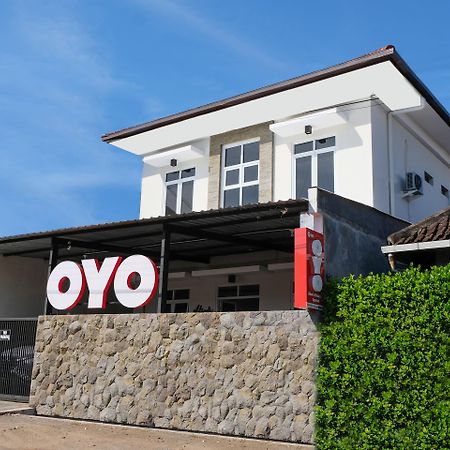 Oyo995爱丽丝伊斯兰家庭旅馆 Jembel 外观 照片