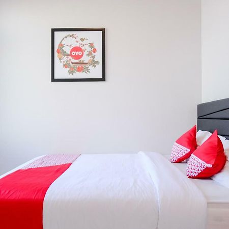 Oyo995爱丽丝伊斯兰家庭旅馆 Jembel 外观 照片