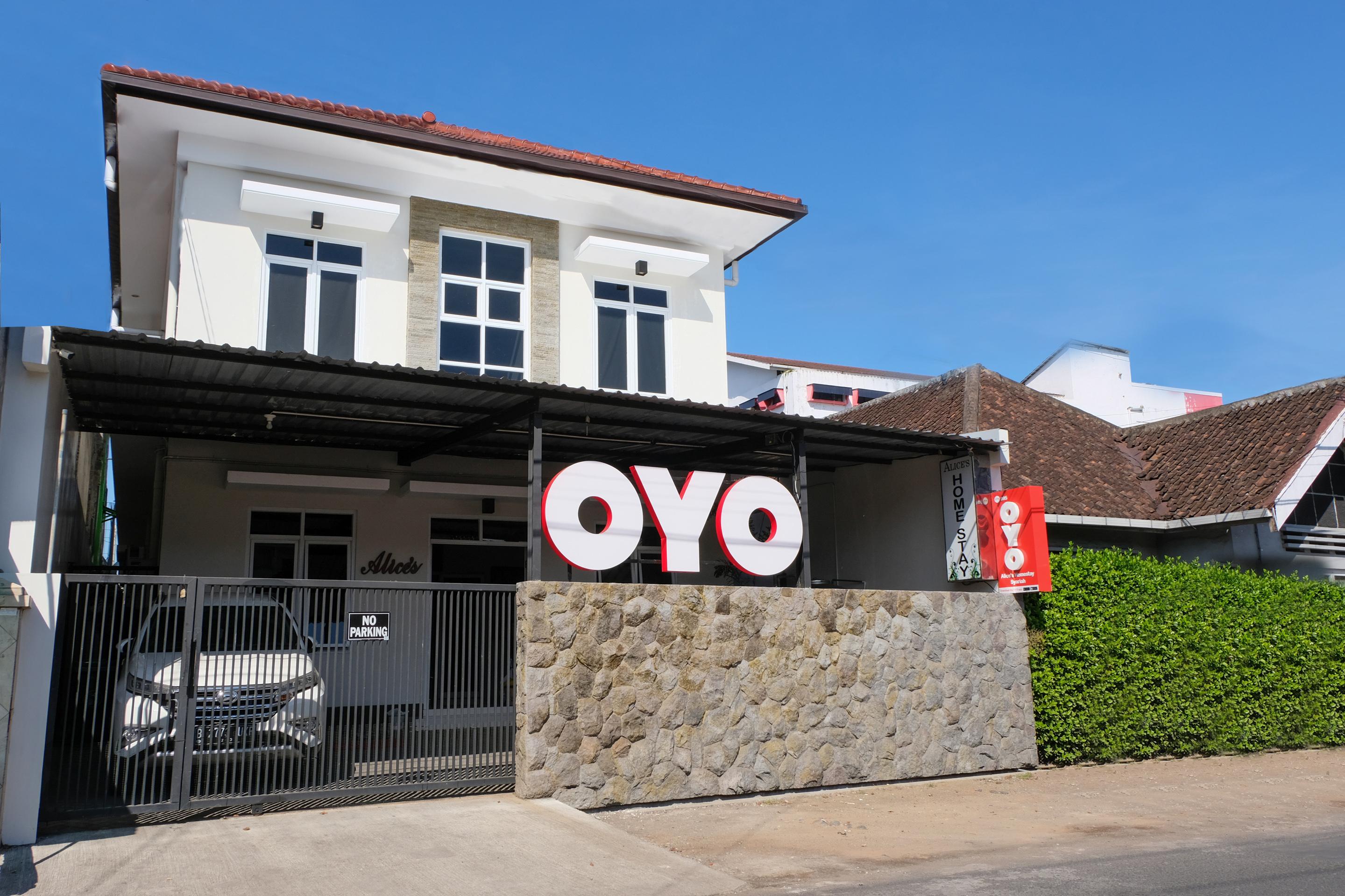 Oyo995爱丽丝伊斯兰家庭旅馆 Jembel 外观 照片