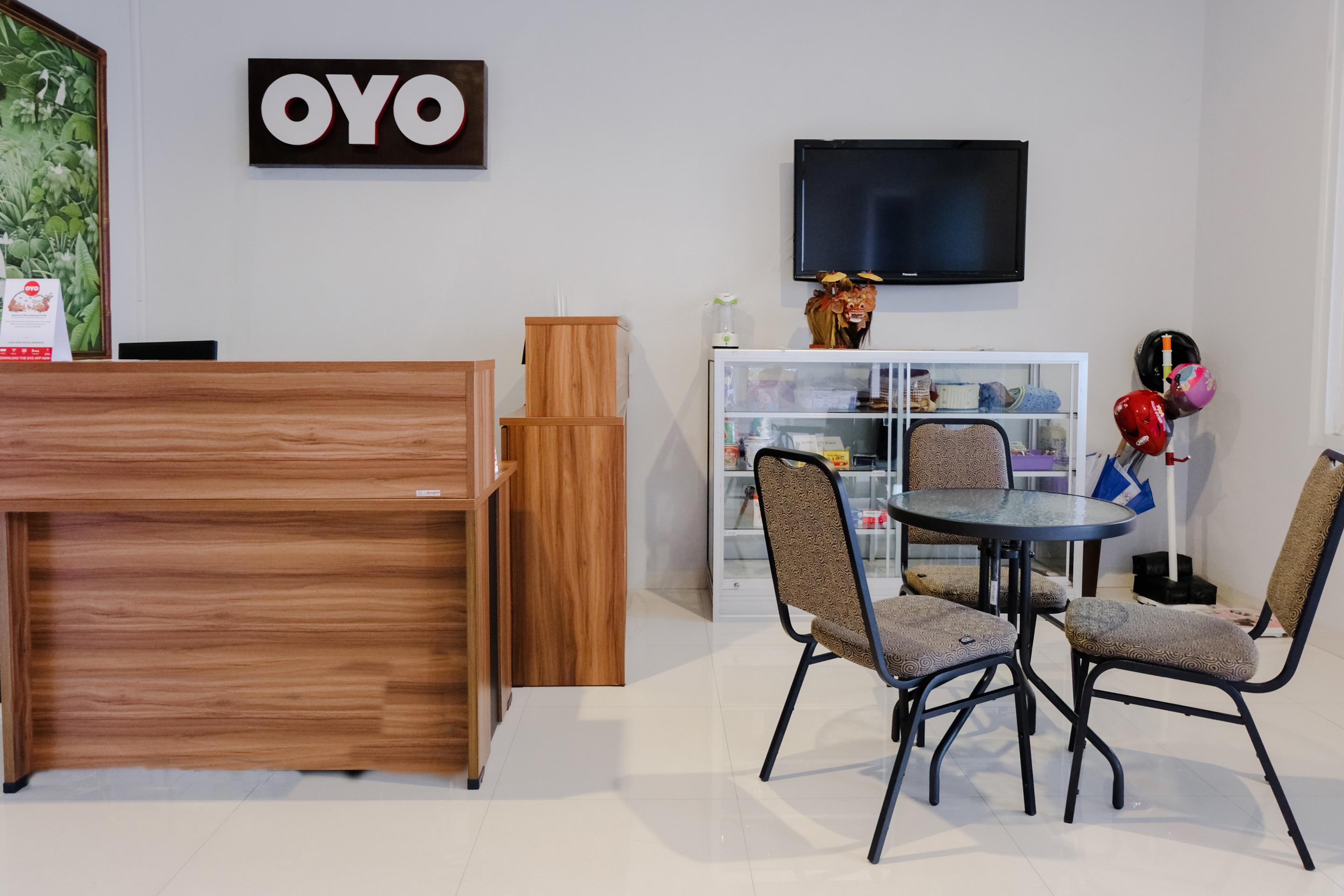 Oyo995爱丽丝伊斯兰家庭旅馆 Jembel 外观 照片